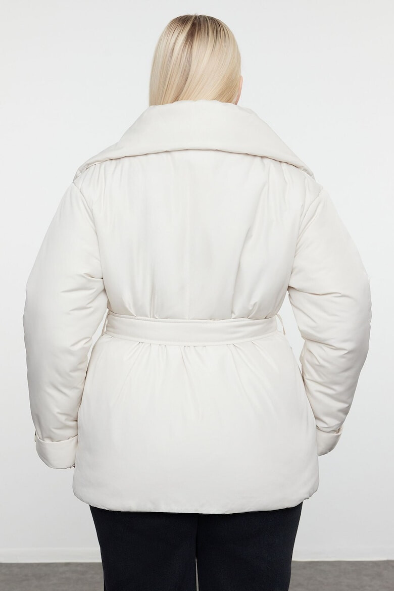 Trendyol Зимно яке с колан Plus Size - Pepit.bg