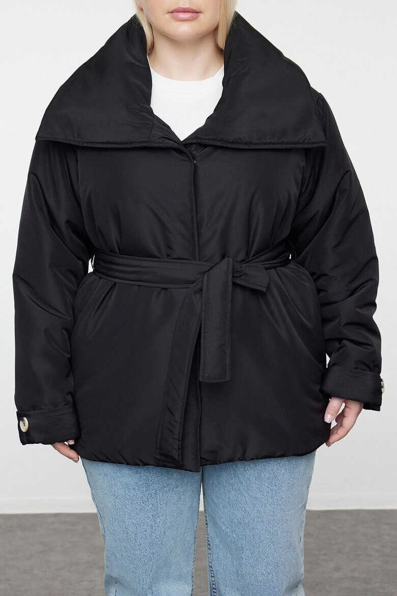 Trendyol Зимно яке с колан Plus Size - Pepit.bg
