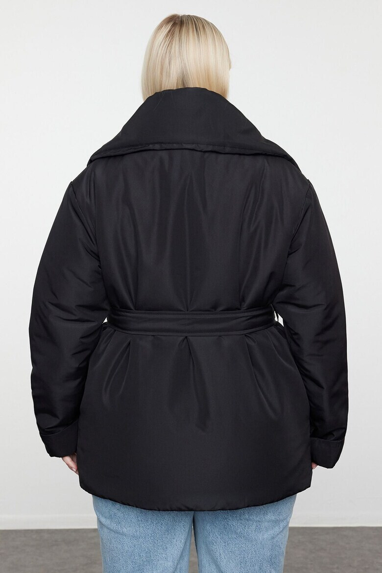 Trendyol Зимно яке с колан Plus Size - Pepit.bg