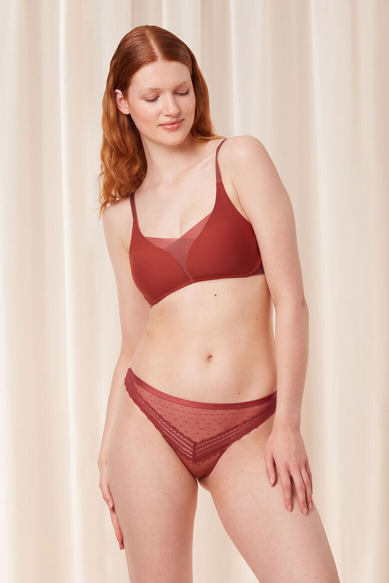 Triumph Дантелена танга Tempting - Pepit.bg