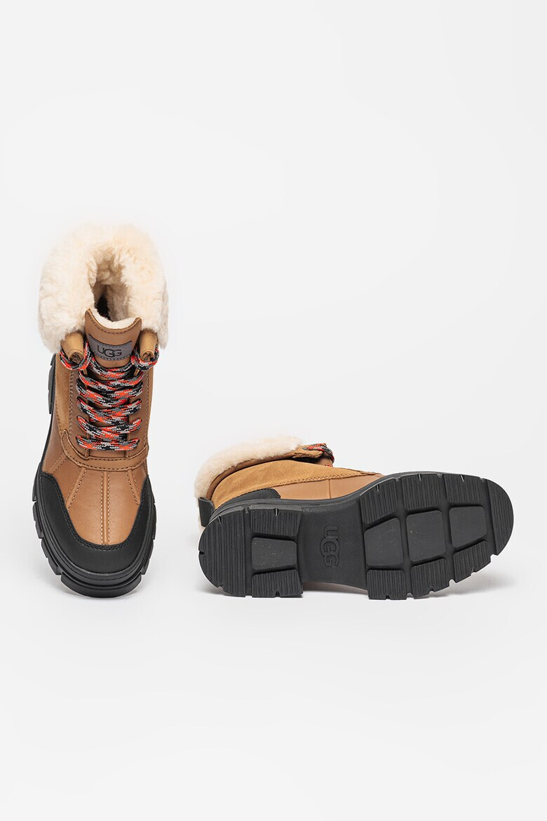 UGG Боти Ashton Addie - Pepit.bg
