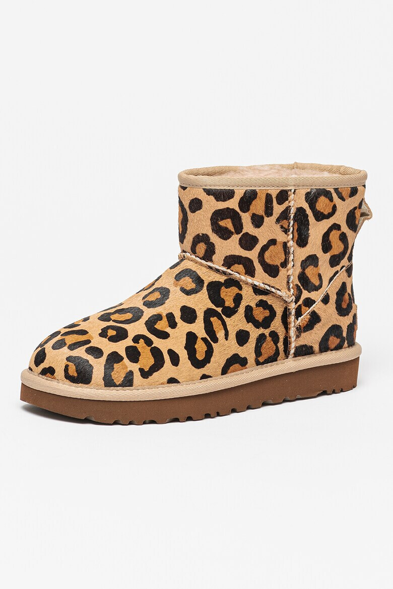 UGG Боти Classic Mini Spotty от кожа с косъм - Pepit.bg