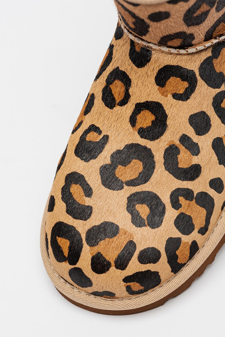 UGG Боти Classic Mini Spotty от кожа с косъм - Pepit.bg