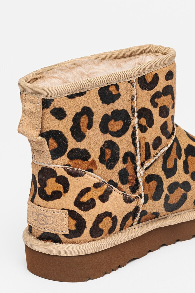 UGG Боти Classic Mini Spotty от кожа с косъм - Pepit.bg