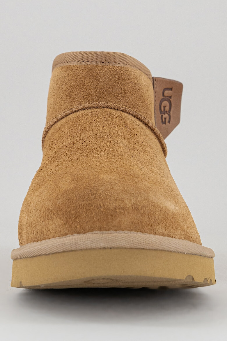 UGG Боти Classic Ultra Mini от велур - Pepit.bg