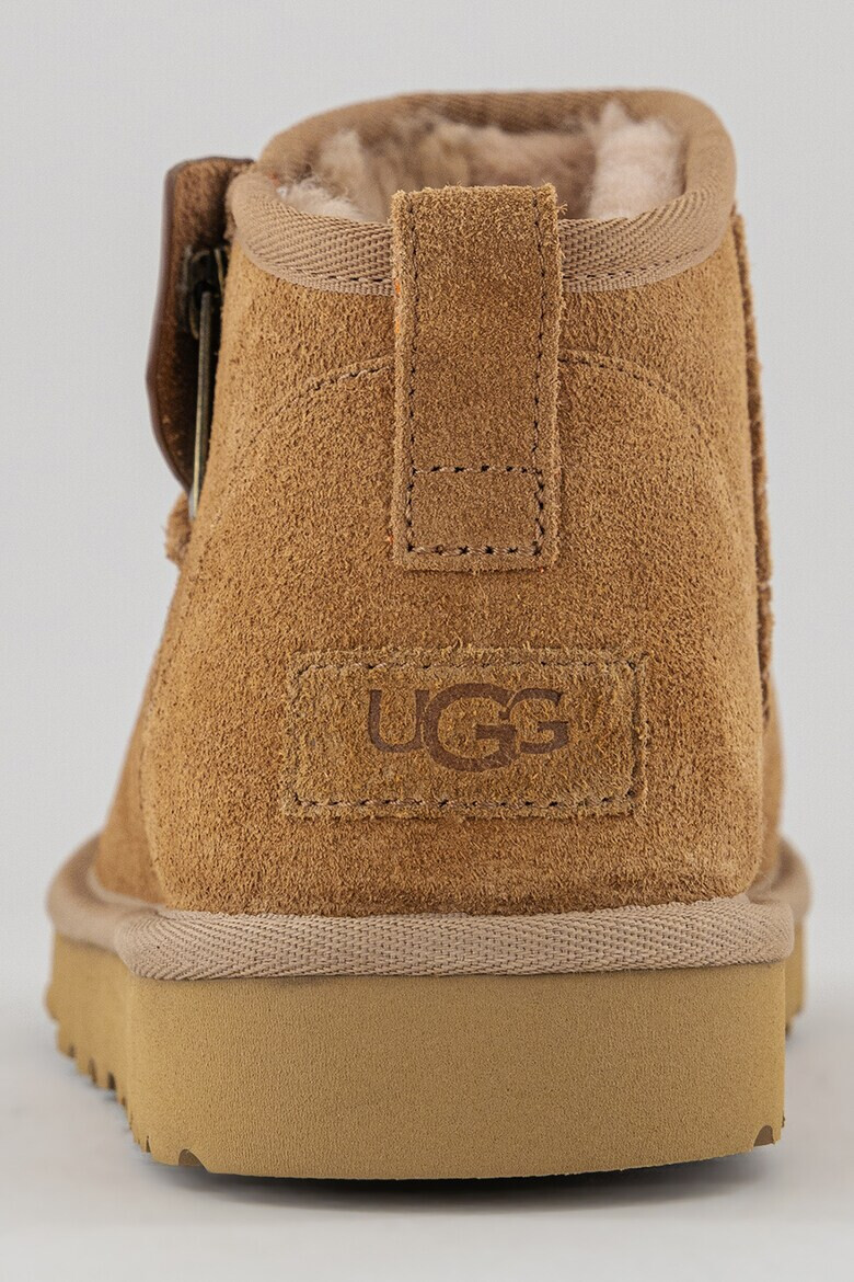 UGG Боти Classic Ultra Mini от велур - Pepit.bg