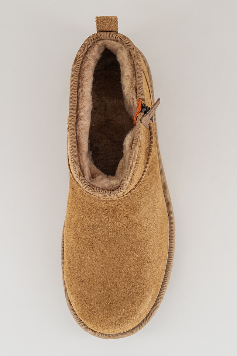 UGG Боти Classic Ultra Mini от велур - Pepit.bg