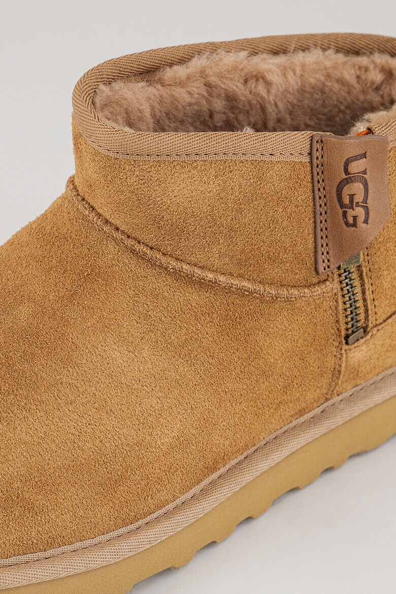 UGG Боти Classic Ultra Mini от велур - Pepit.bg