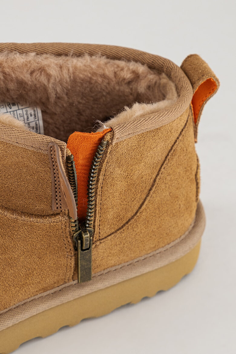 UGG Боти Classic Ultra Mini от велур - Pepit.bg
