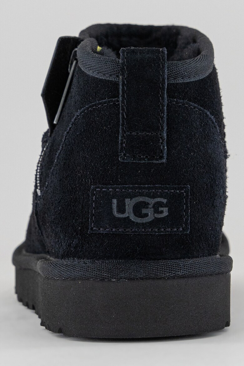 UGG Боти Classic Ultra Mini от велур - Pepit.bg