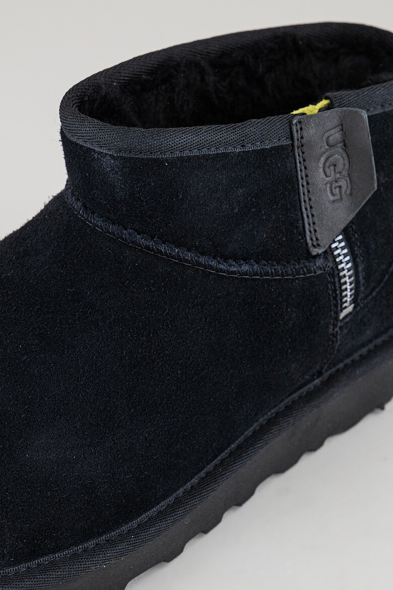 UGG Боти Classic Ultra Mini от велур - Pepit.bg