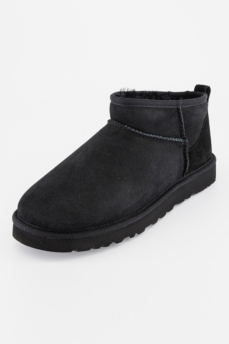 UGG Боти от овча кожа Classic Ultra Mini - Черен - Pepit.bg