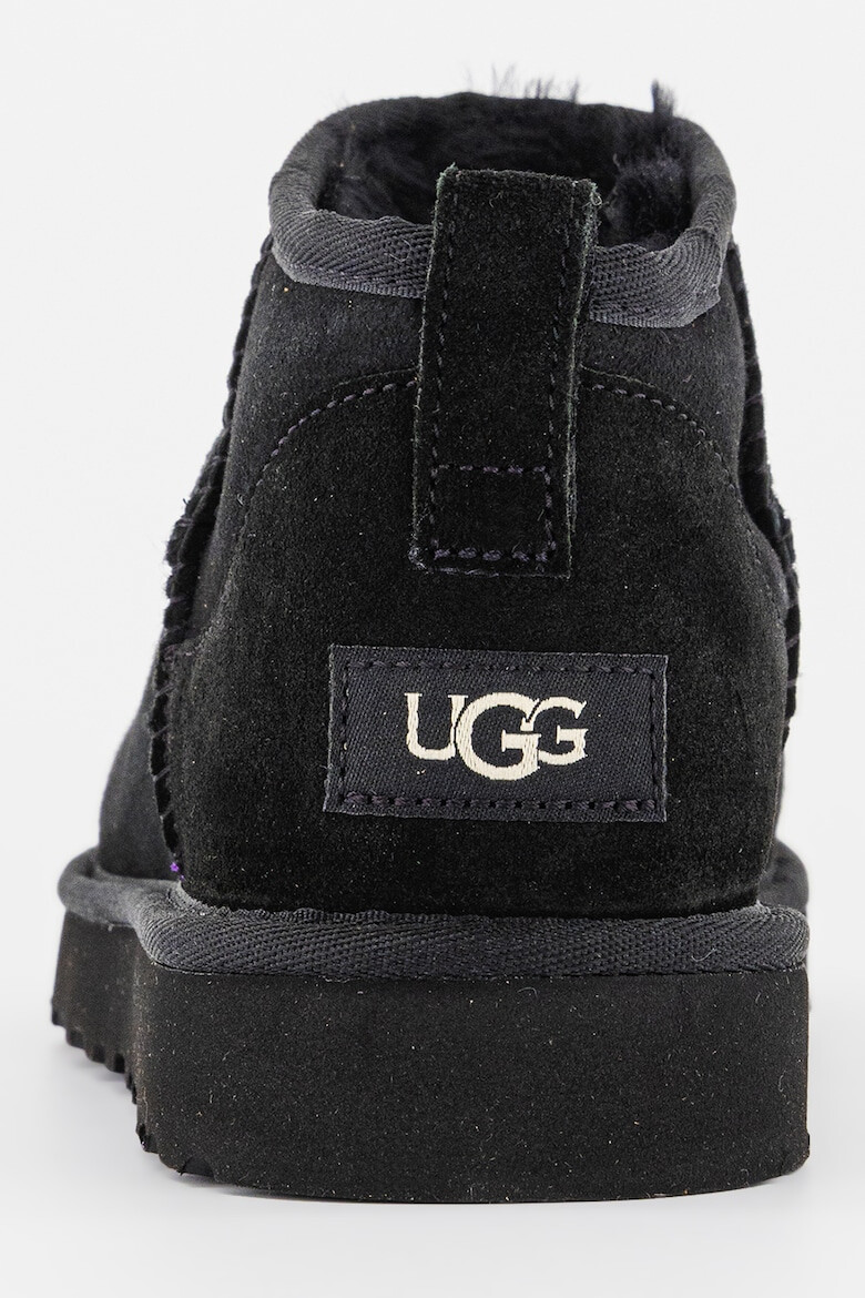 UGG Боти от овча кожа Classic Ultra Mini - Черен - Pepit.bg