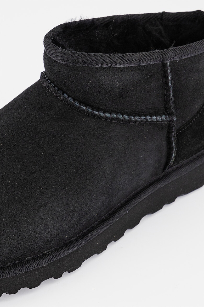 UGG Боти от овча кожа Classic Ultra Mini - Черен - Pepit.bg