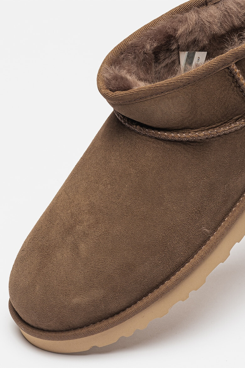 UGG Боти от овча кожа Classic Ultra Mini - Pepit.bg