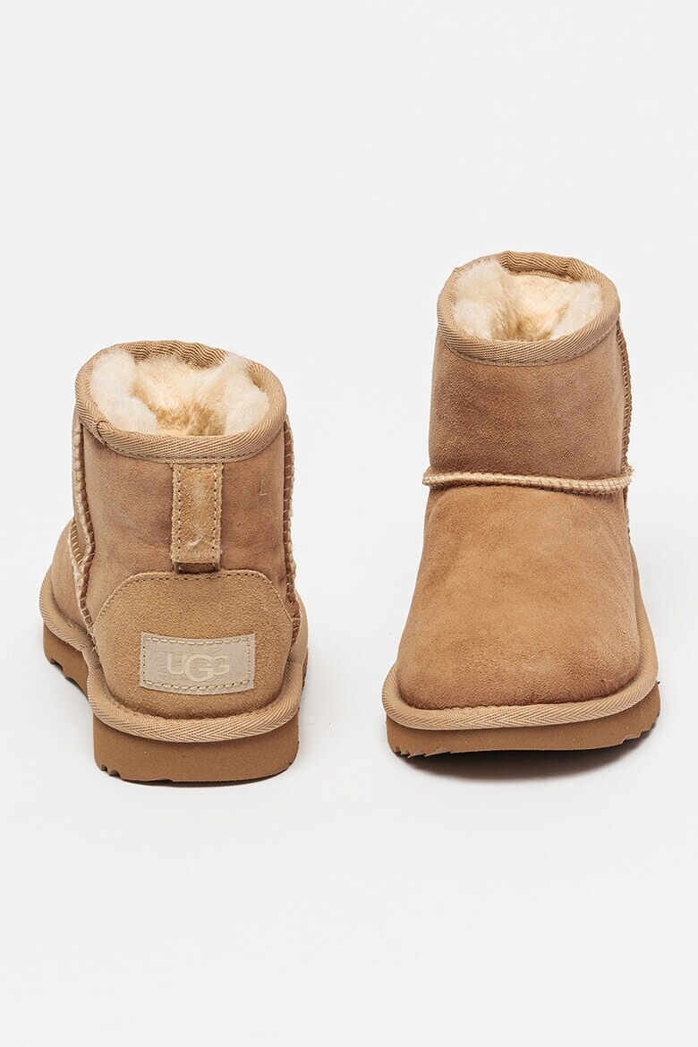 UGG Боти от велур Classic II Mini - Светлокафяв - Pepit.bg