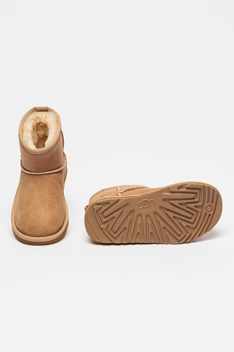 UGG Боти от велур Classic II Mini - Светлокафяв - Pepit.bg