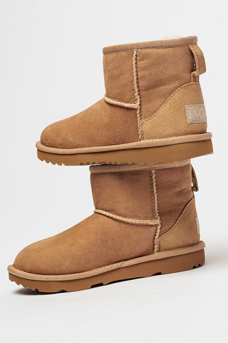 UGG Боти от велур Classic II Mini - Светлокафяв - Pepit.bg
