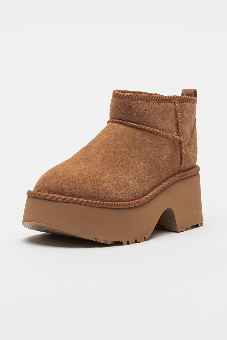 UGG Боти от велур Classic Ultra - Камел - Pepit.bg