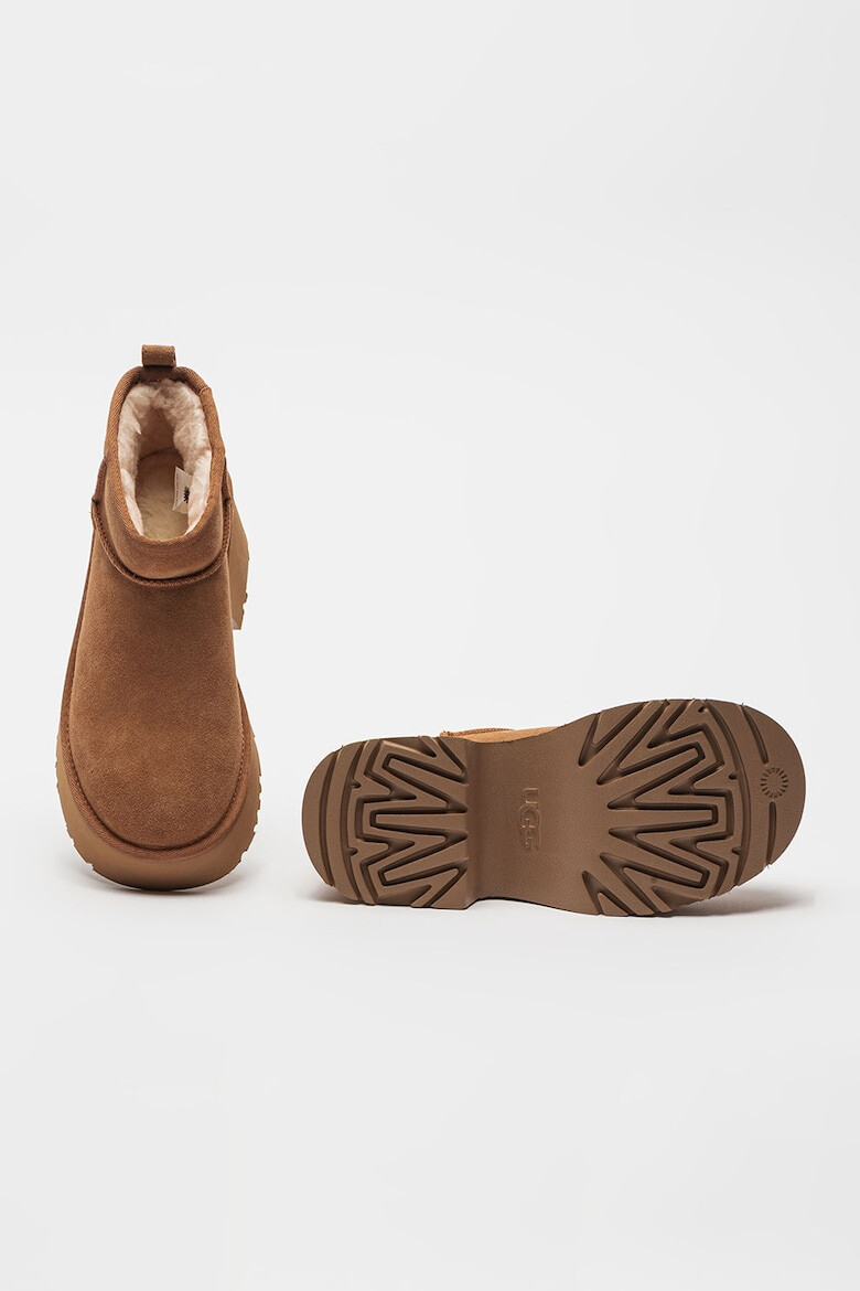 UGG Боти от велур Classic Ultra - Камел - Pepit.bg
