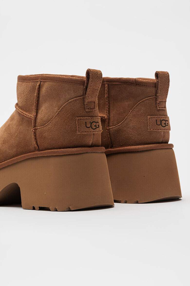 UGG Боти от велур Classic Ultra - Камел - Pepit.bg