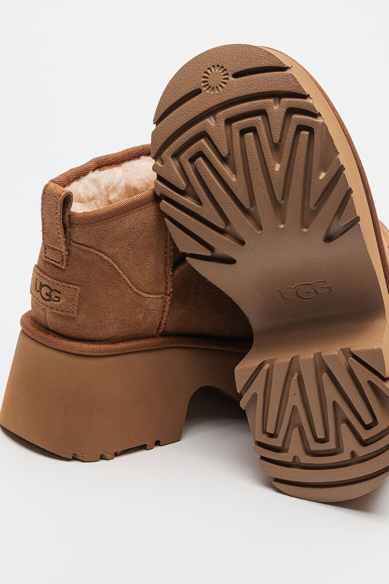 UGG Боти от велур Classic Ultra - Камел - Pepit.bg