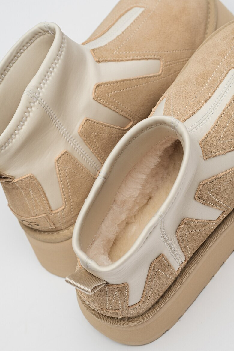 UGG Двуцветни велурени боти Classic Mini Dipper - Pepit.bg