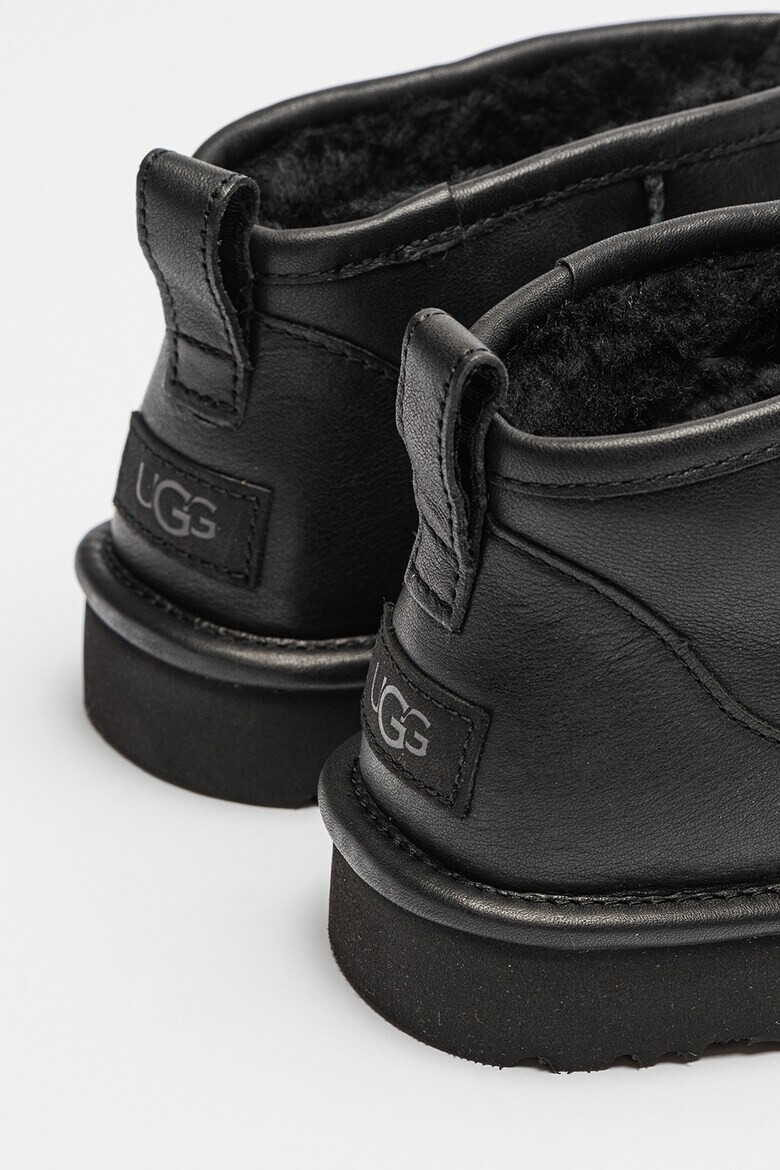 UGG Кожени ботуши Classic Ultra Mini - Pepit.bg