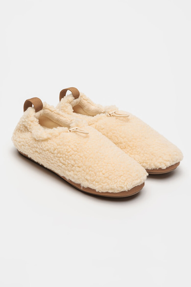 UGG Мъхести домашни пантофи Plushy - Pepit.bg