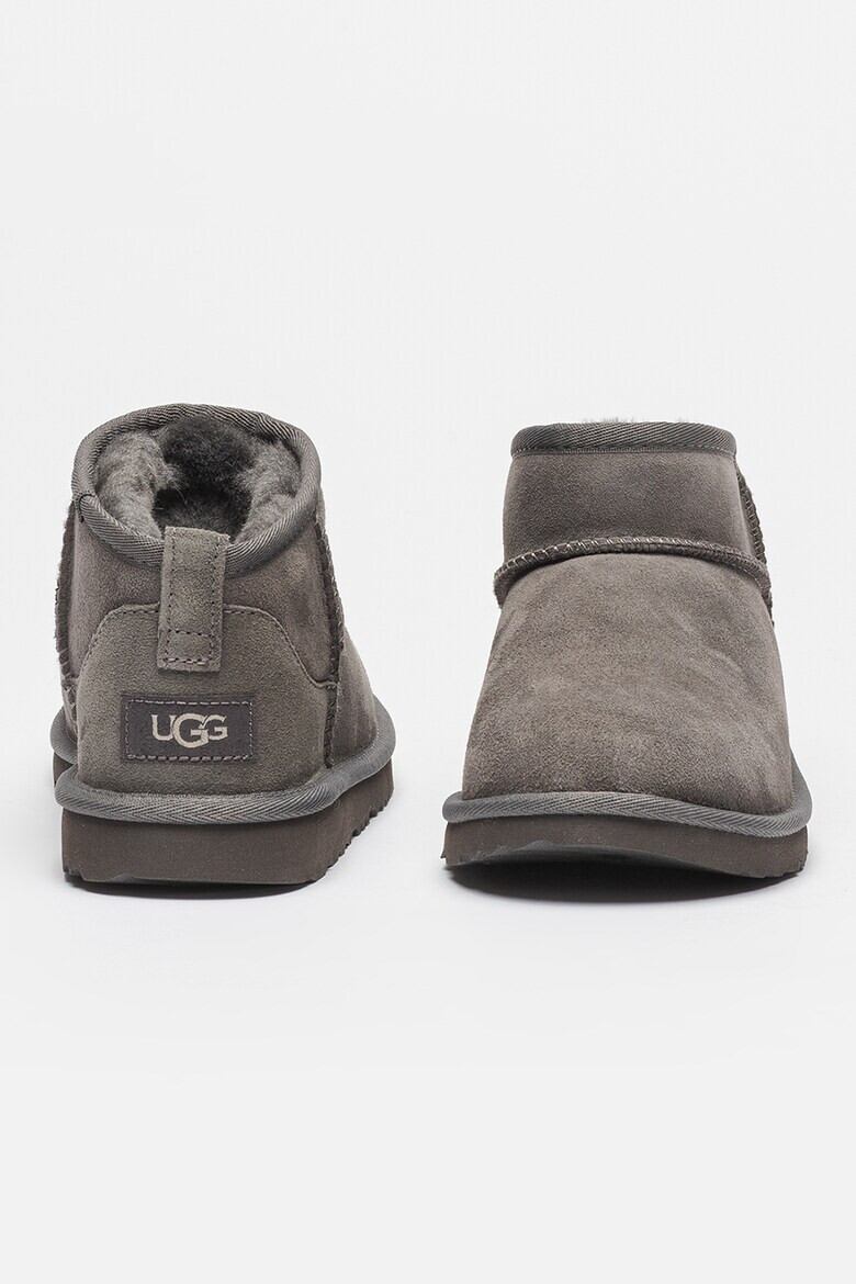 UGG Непромокаеми велурени боти Classic Mini II - Сив - Pepit.bg