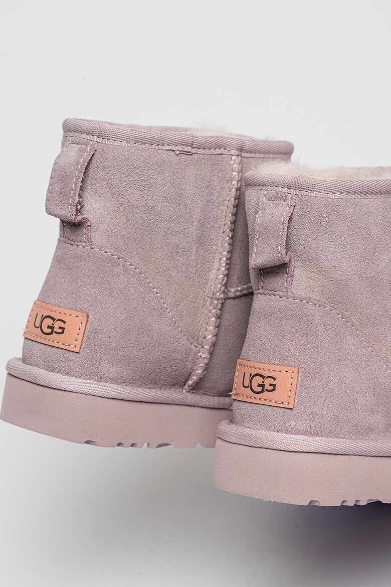 UGG Непромокаеми велурени боти Classic Mini II - Pepit.bg