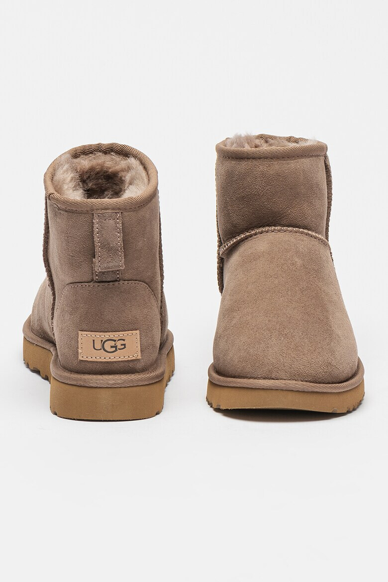 UGG Непромокаеми велурени боти Classic Mini II - Pepit.bg