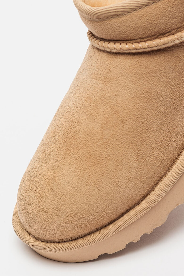 UGG Непромокаеми велурени боти Classic Ultra Mini - Pepit.bg