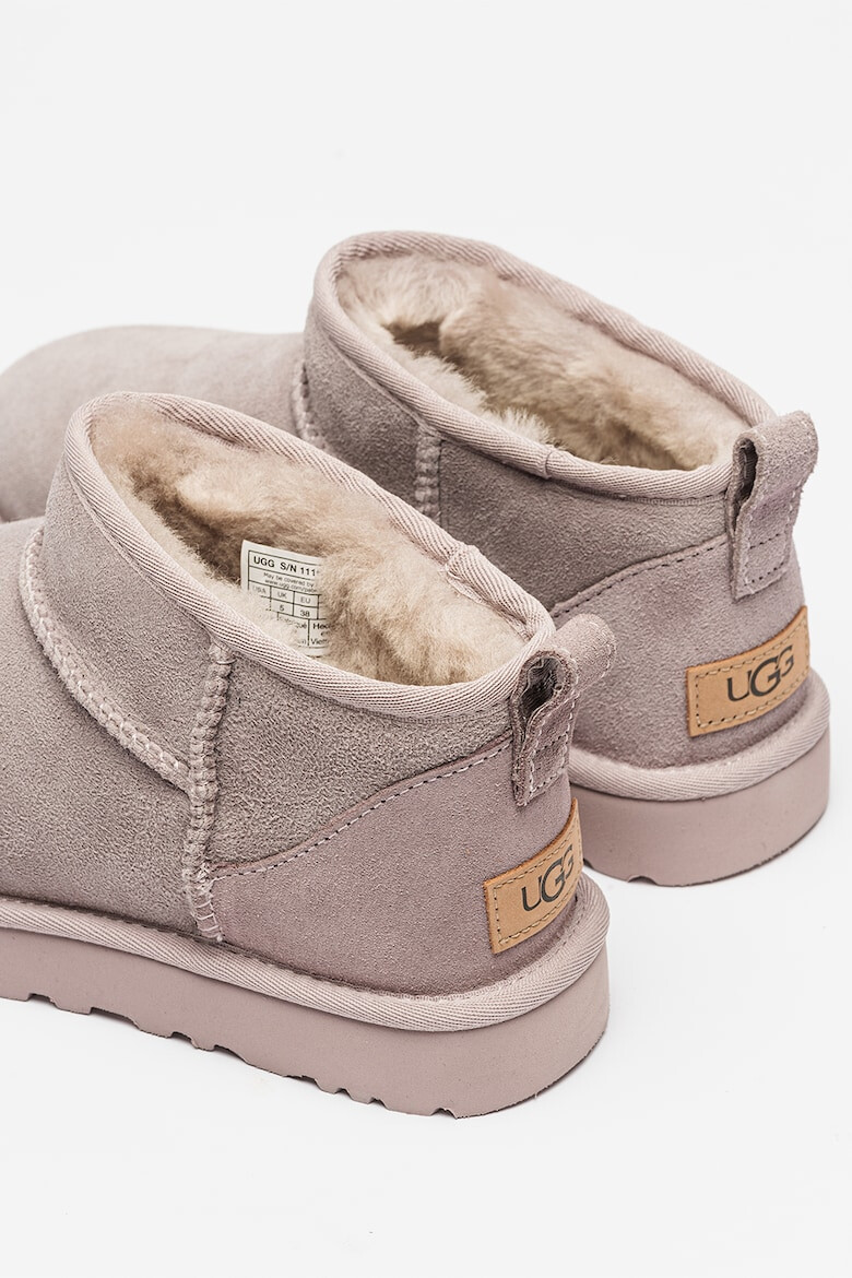 UGG Непромокаеми велурени боти Classic Ultra Mini - Pepit.bg