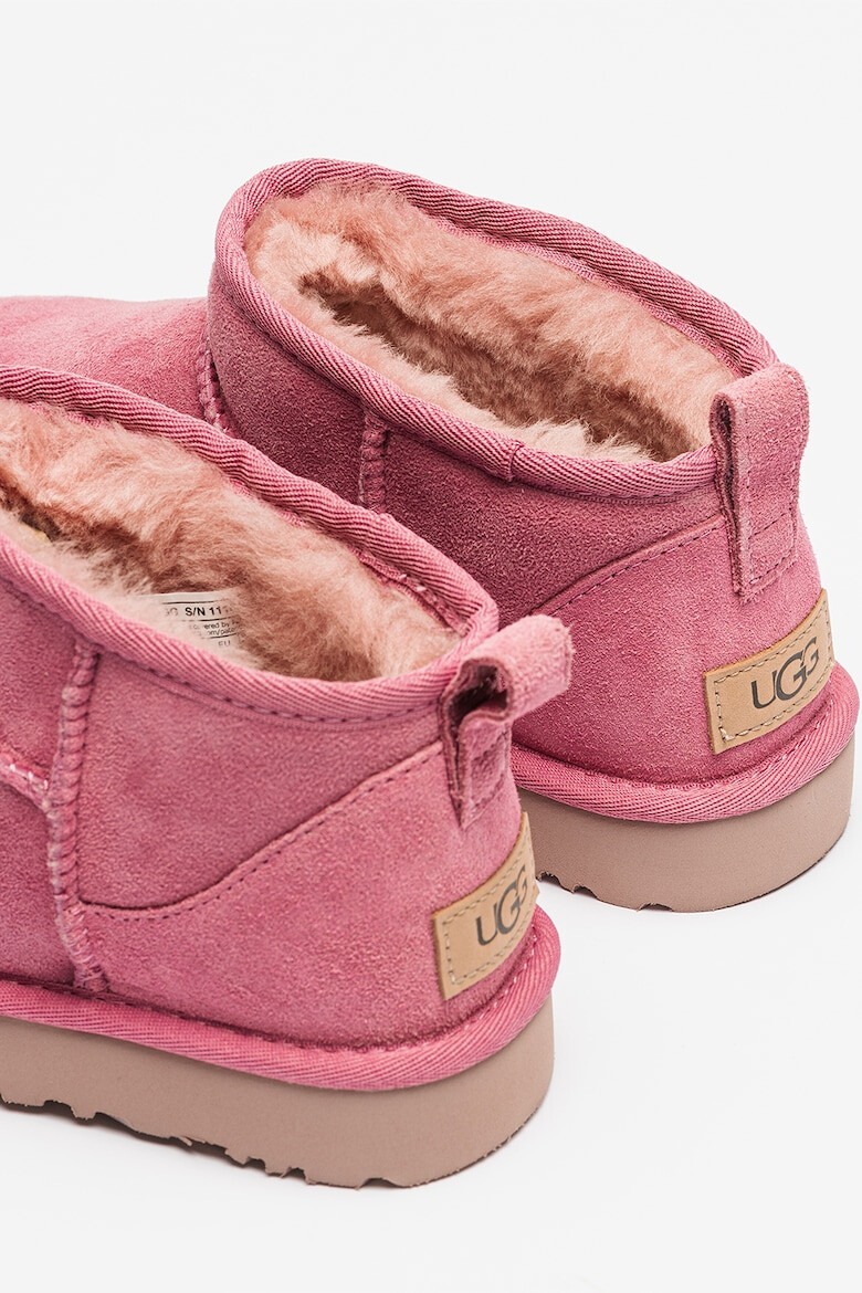 UGG Непромокаеми велурени боти Classic Ultra Mini - Pepit.bg