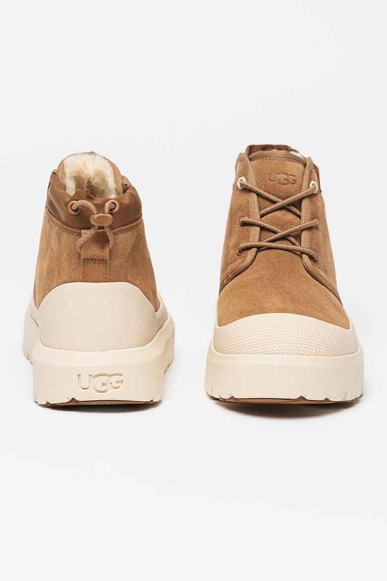 UGG Непромокаеми велурени боти Neumel - Слонова кост/Карамел - Pepit.bg