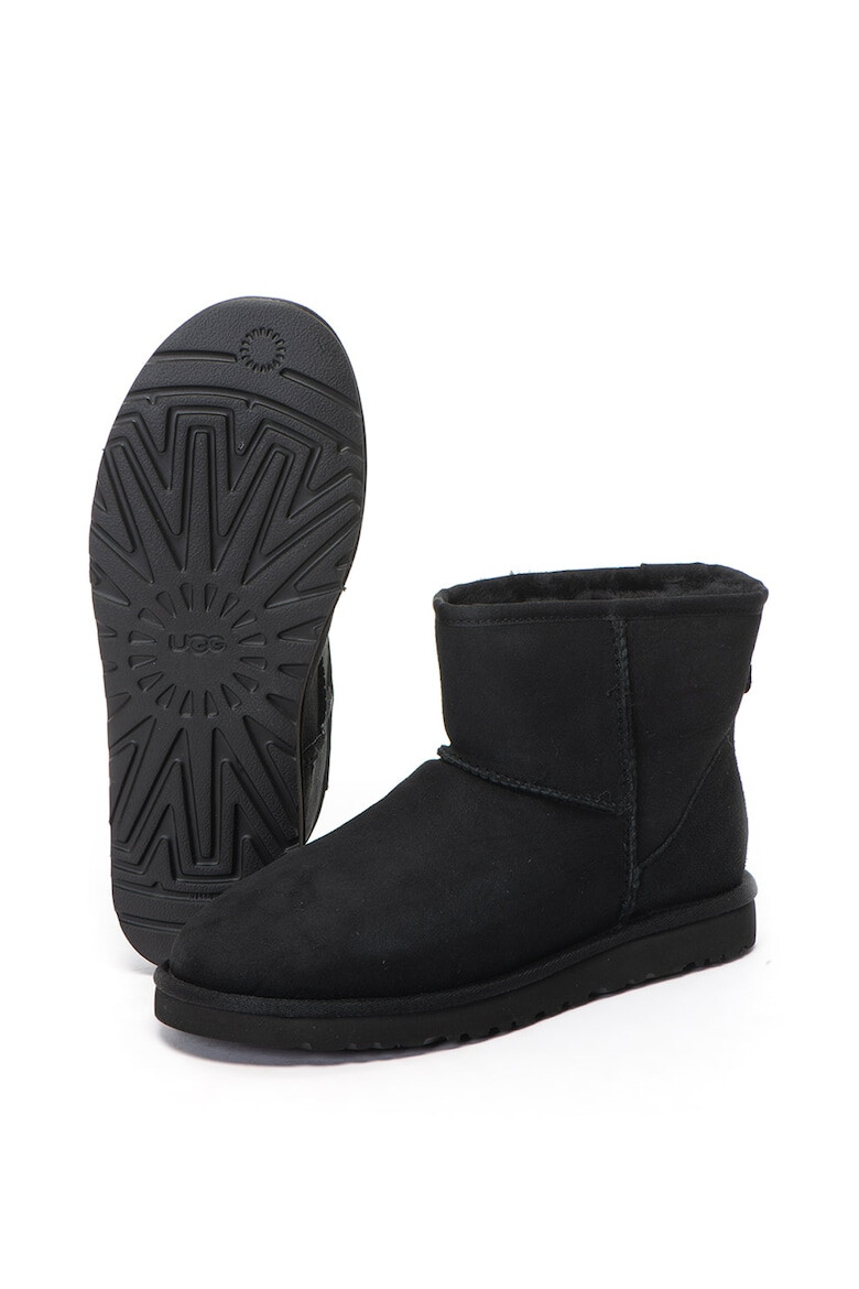 UGG Велурени боти Classic Mini - Pepit.bg