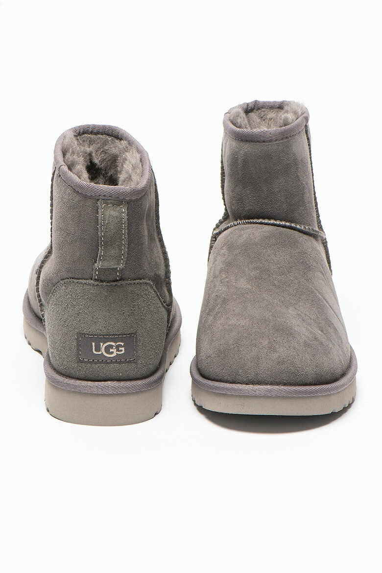 UGG Велурени боти Classic Mini - Pepit.bg