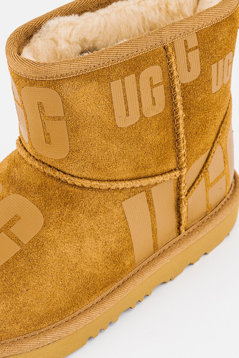 UGG Велурени боти Classic Mini - Pepit.bg