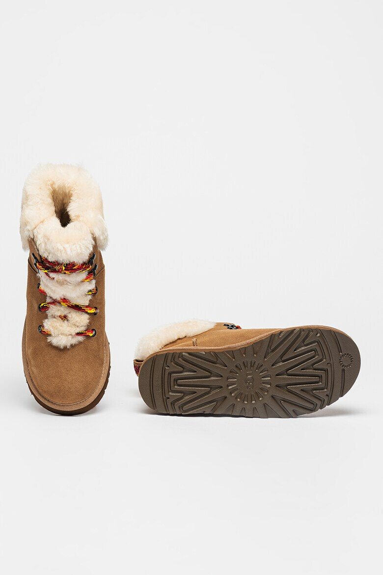 UGG Велурени боти Classic Mini Alpine - Pepit.bg