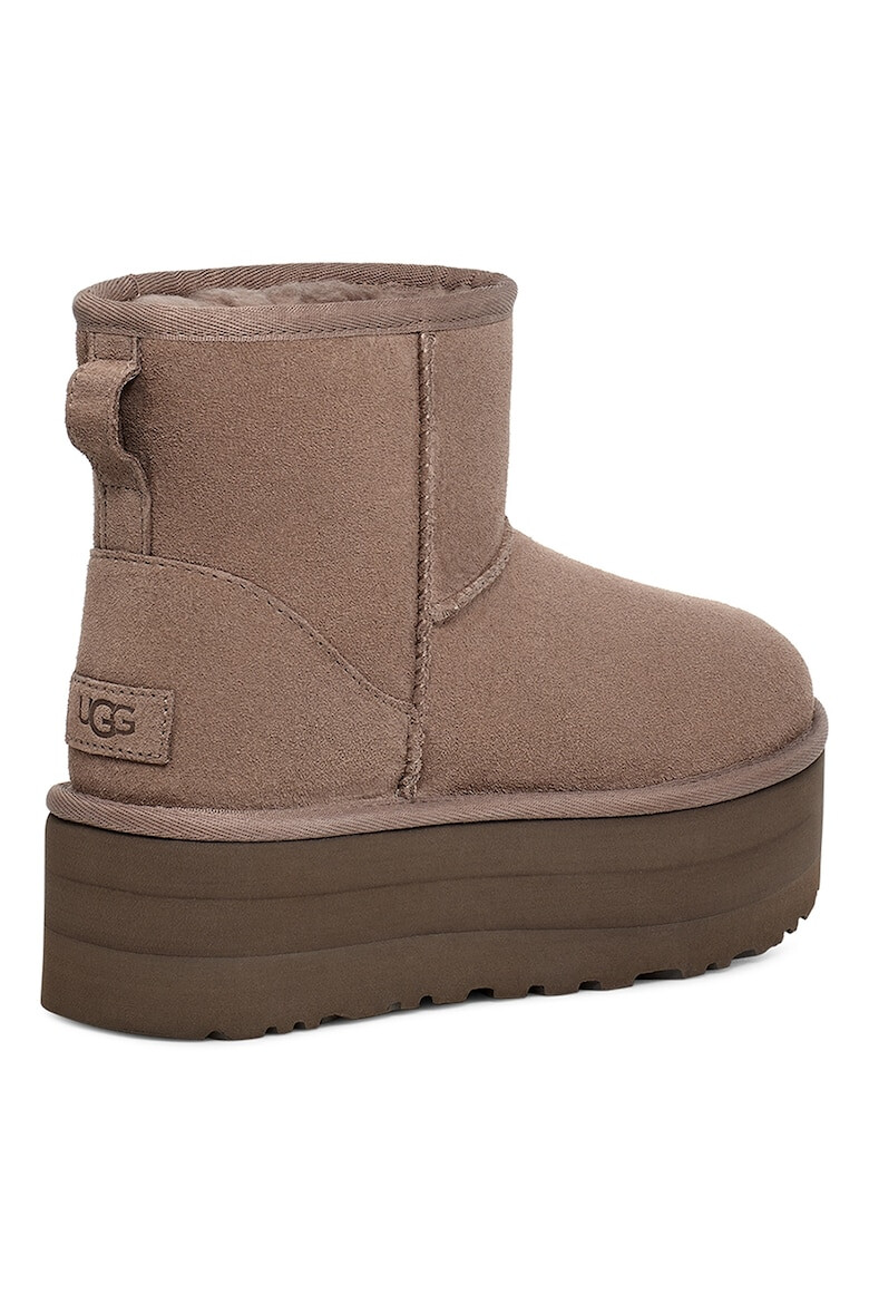 UGG Велурени непромокаеми боти Classic Mini с равна платформа - Pepit.bg