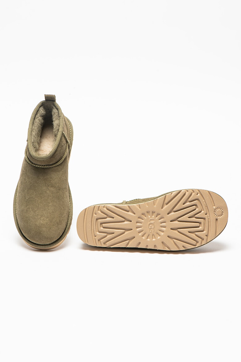 UGG Велурени боти Classic Ultra Mini - Pepit.bg