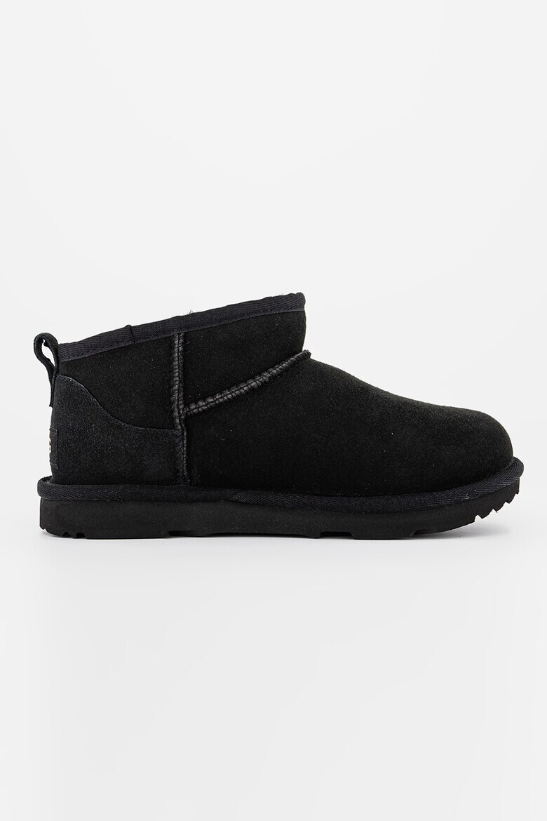 UGG Велурени ботуши Classic Ultra Mini - Pepit.bg