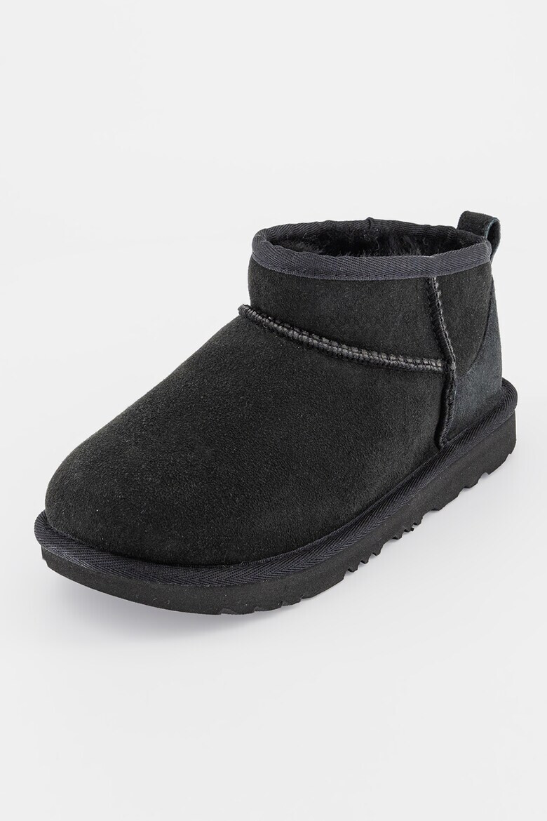 UGG Велурени ботуши Classic Ultra Mini - Pepit.bg