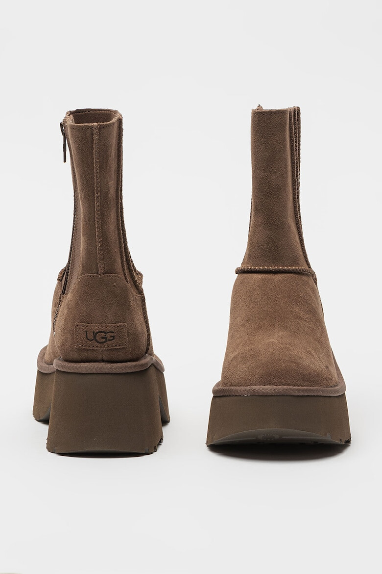 UGG Велурени ботуши до прасеца Classic Twin - Pepit.bg