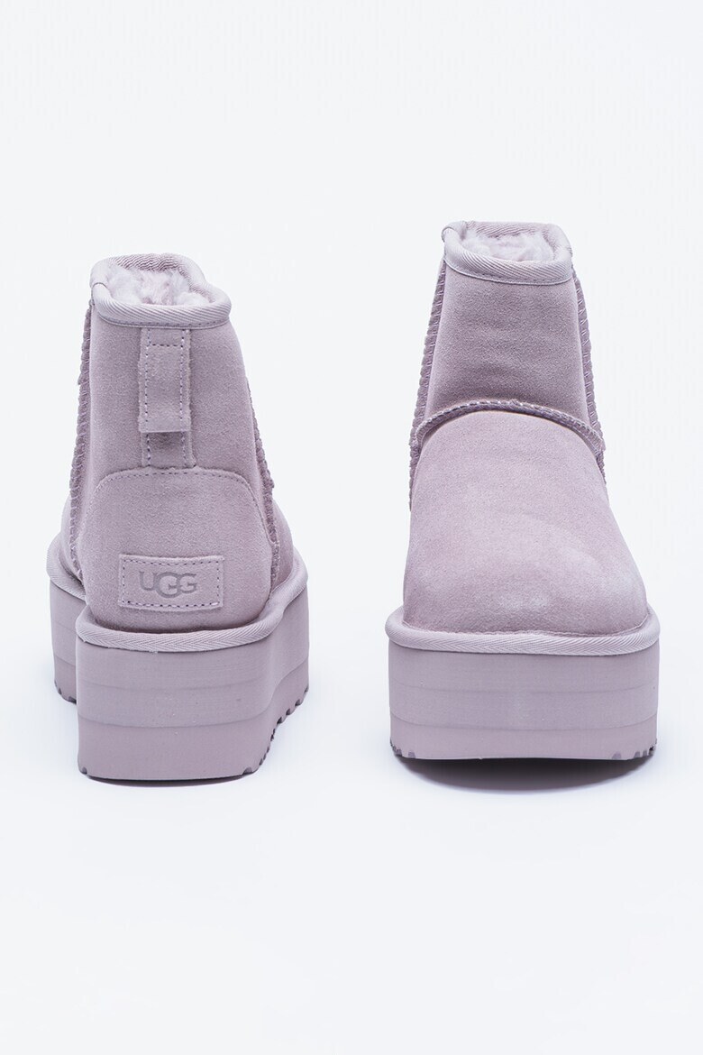 UGG Велурени непромокаеми боти Classic Mini с равна платформа - Pepit.bg