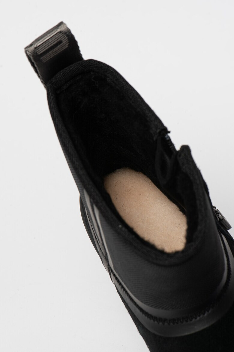 UGG Велурени зимни боти Classic Tech Mini с текстил - Pepit.bg