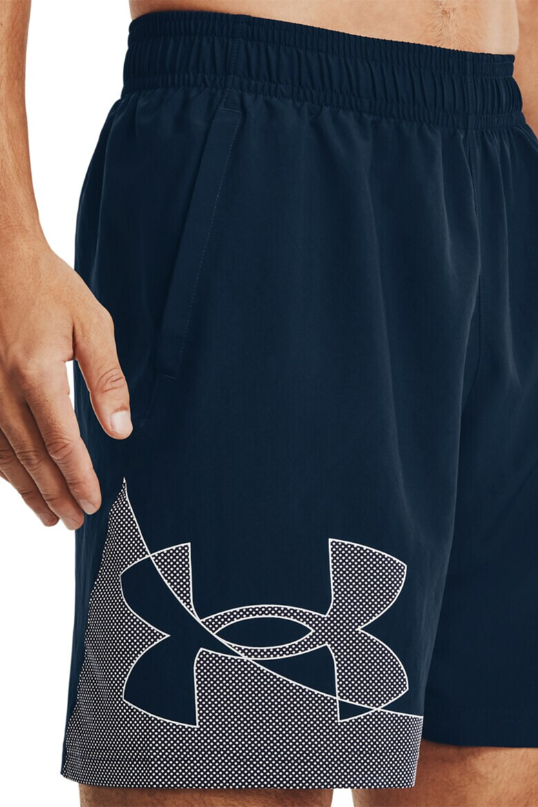 Under Armour Фитнес къс панталон Woven с щампа - Pepit.bg