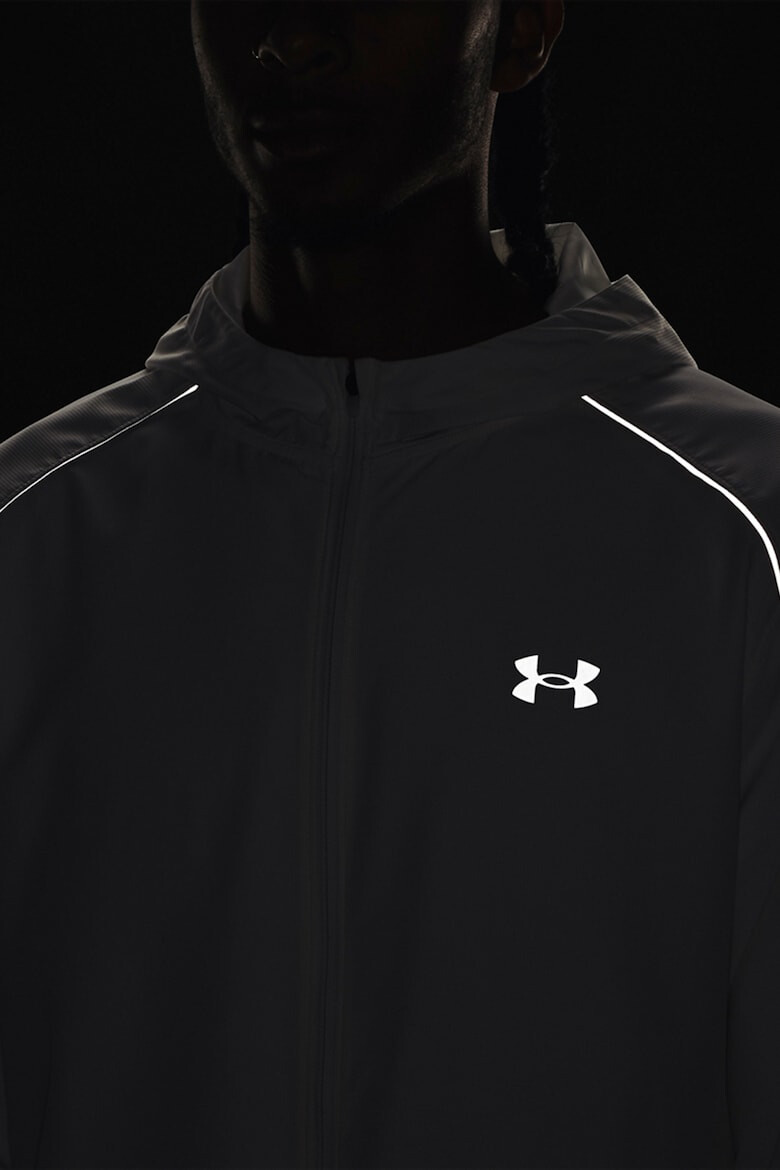 Under Armour Яке за бягане UA Storm с качулка - Pepit.bg