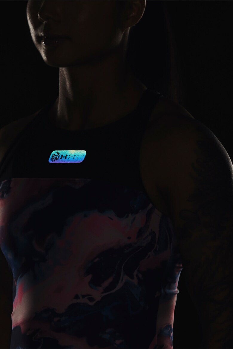 Under Armour Къс топ за бягане Run Anywhere - Pepit.bg